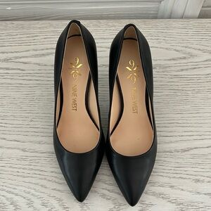 Worn only once! Nine West matte black leather pumps